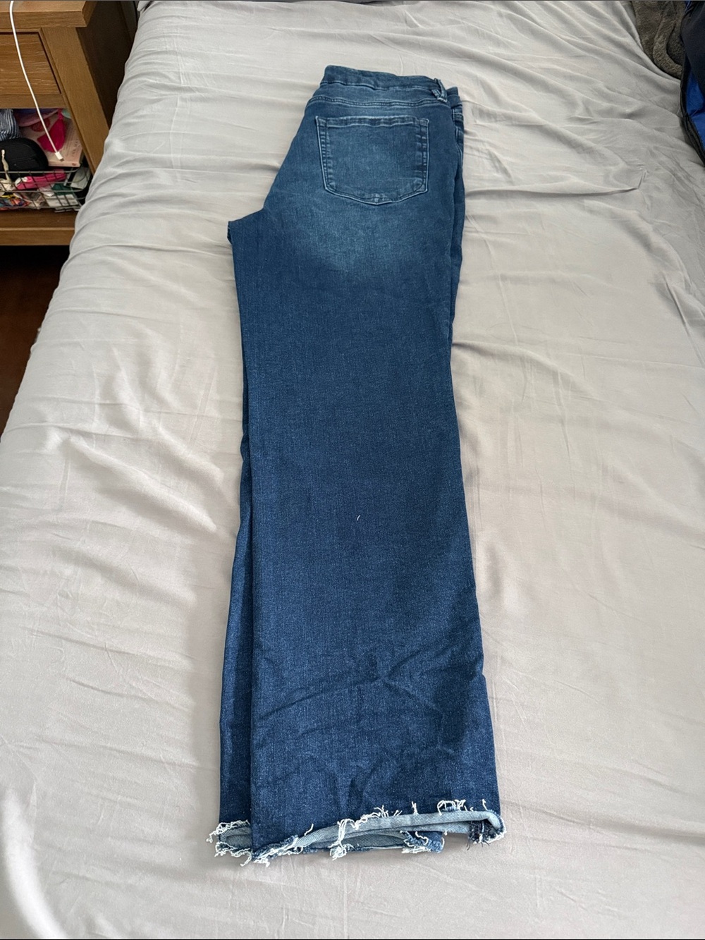 Good American Always Fits 14-18 Straight Leg Jeans in Dark Blue with Frayed Hem